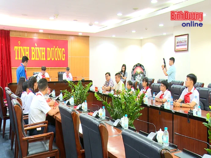 Gặp gỡ, chúc mừng đoàn đại biểu tham dự Đại hội Cháu ngoan Bác Hồ toàn quốc lần thứ X