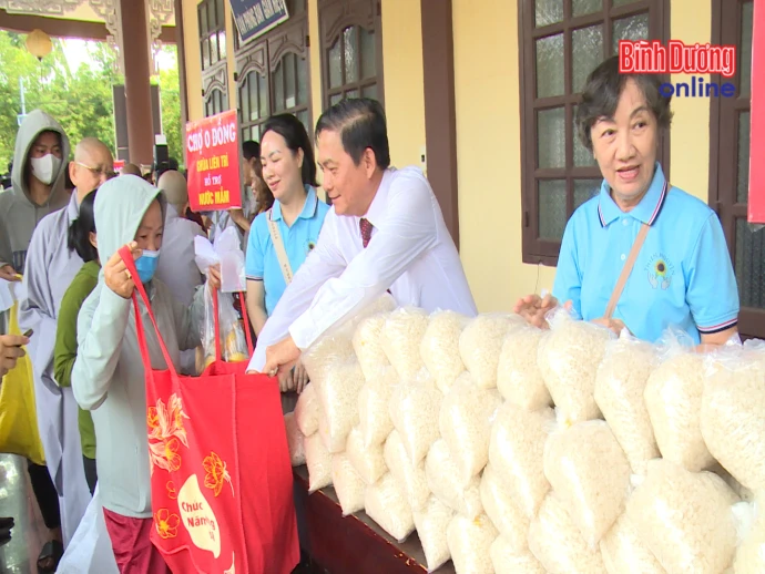 Hỗ trợ 500 người dân khó khăn đi “Chợ 0 đồng”