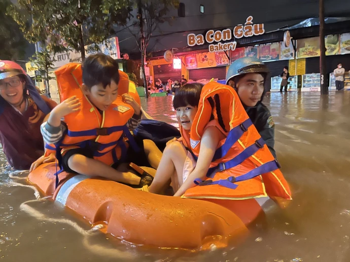 Tăng cường bảo đảm an toàn đô thị trước mùa mưa giông