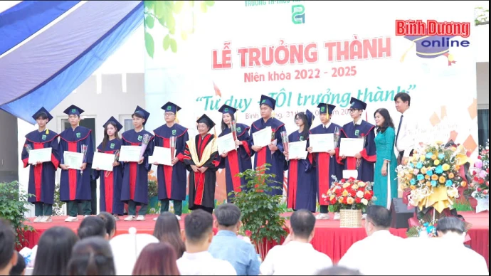 Trường Phan Chu Trinh tổ chức lễ trưởng thành cho học sinh