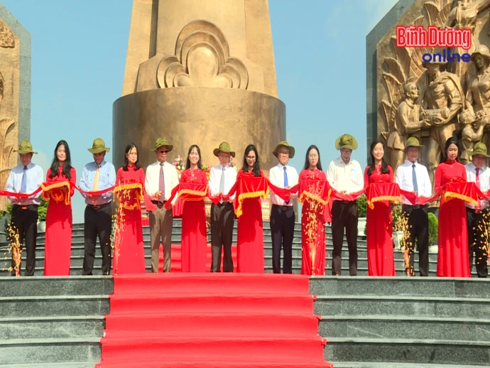 Khánh thành tượng đài trung tâm khu tưởng niệm chiến khu D