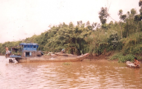 Hoạt động khai thác, kinh doanh cát lậu: Cần phải xử lý kiên quyết hơn