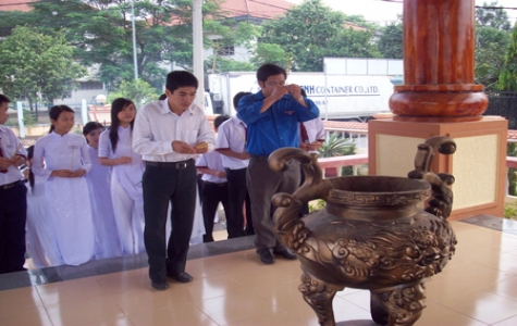 Đoàn trường THPT chuyên Hùng Vương: Thực hiện hiệu quả phong trào “Xây dựng trường học thân thiện, học sinh tích cực”