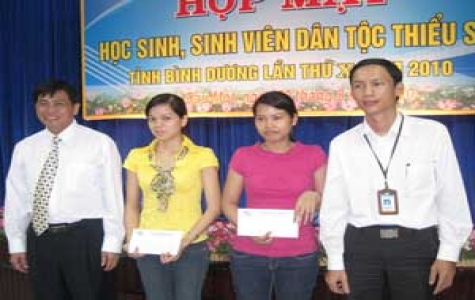 Học sinh người dân tộc thiểu số có trình độ đại học ngày càng tăng