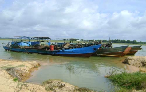 Khai thác cát trong lòng hồ Dầu Tiếng: Tài nguyên quốc gia đang bị thả nổi?