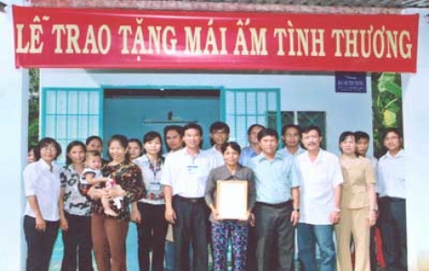 Nêu cao tinh thần tương thân tương ái