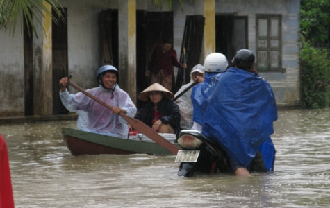 Nam Trung bộ: Lũ lên nhanh làm 7 người chết