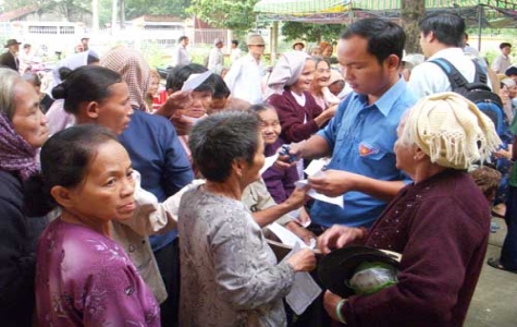 Đoàn viên thanh niên bệnh viện Đa khoa tỉnh: Chung tay vì người nghèo ở vùng sâu, vùng xa