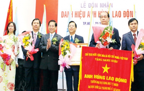 Đại học Khoa học tự nhiên TPHCM đón nhận danh hiệu Anh hùng Lao động