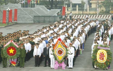 Lãnh đạo Tỉnh ủy, HĐND, UBND, Ủy ban MTTQVN tỉnh viếng Nghĩa trang liệt sĩ nhân kỷ niệm 66 năm Ngày thành lập Quân đội Nhân dân Việt Nam