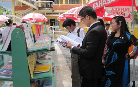 Tạo thói quen đọc sách cho học sinh: Dễ mà khó