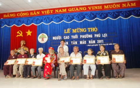 Phường Phú Lợi tổ chức lễ mừng thọ cho 107 cụ