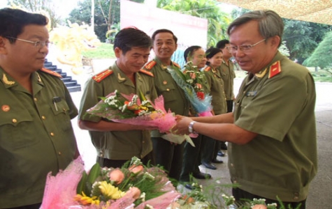 Phát động cuộc vận động: “Công an Bình Dương chấp hành nghiêm điều lệnh, kỷ luật, kỷ cương; xây dựng nếp sống văn hóa vì nhân dân phục vụ”