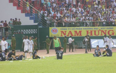 Vòng 8 V-League 2011, B.BD - SLNA 1-4: Tan nát cõi lòng!