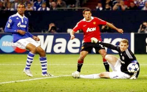 Lượt đi bán kết Champions League: Hạ Schalke 2 - 0, Man.United tiến gần đến trận chung kết