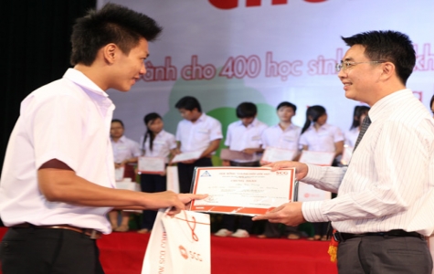 Tiếp sức cho học sinh nghèo, hiếu học