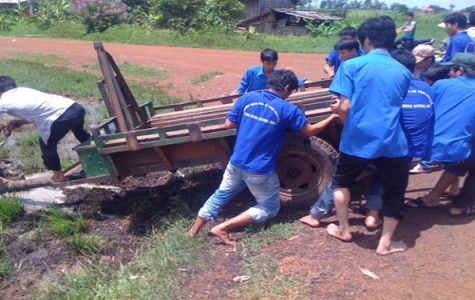 Thanh niên tình nguyện trường Đại học Kinh tế - Kỹ thuật Bình Dương: Nhiều hoạt động ý nghĩa, thiết thực tại huyện Ea Soup, tỉnh Đắc Nông