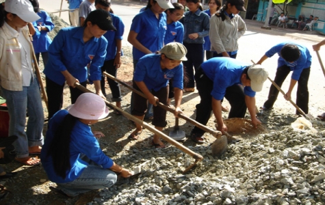 Sinh viên Đại học Bình Dương và Huyện đoàn Cao Lãnh tỉnh Đồng Tháp: 5 năm - một chặng đường tình nguyện