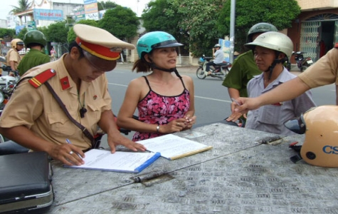 Tập trung xử lý hành vi tụ tập lạng lách, đánh võng