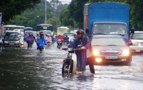 Mưa lớn, nhiều tuyến đường ngập nặng