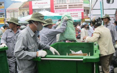 “Đổi chất thải lấy quà tặng”: Chương trình cần được nhân rộng