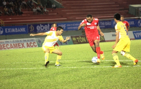 Super League 2012: B.Bình Dương thắng trận trong ngày khai mạc