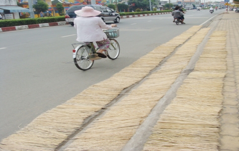 Xóm nhang Dĩ An nhộn nhịp mùa tết