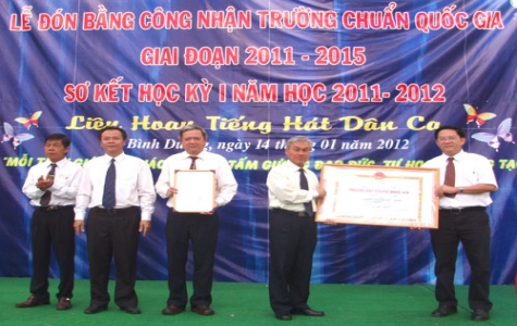 Trường trung – tiểu học Pétrus Ký đón bằng công nhận trường đạt chuẩn Quốc gia