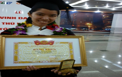 Tôn vinh 83 thủ khoa tốt nghiệp đại học năm 2011