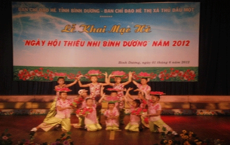 Khai mạc hè và Ngày hội thiếu nhi Bình Dương năm 2012