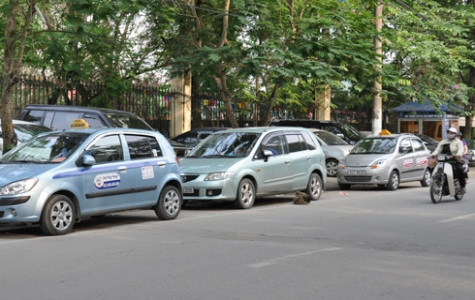 Cước taxi bắt đầu giảm theo xăng