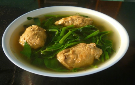 Canh rau muống chả cua