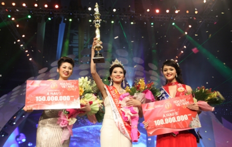 Đặng Thu Thảo đăng quang Hoa hậu Việt Nam 2012