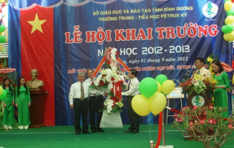 Trường trung – tiểu học Pétrus Ký khai giảng năm học mới