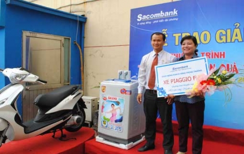 Sacombank trao thưởng chương trình khuyến mại "Hè rộn ràng - Ngàn quà tặng"