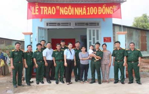 Trao “Ngôi nhà 100 đồng” cho quân nhân