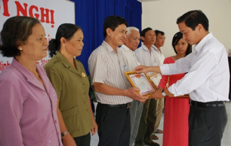 Xã Bình Nhâm (TX. Thuận An): Tuyên dương gương điển hình Dân vận khéo