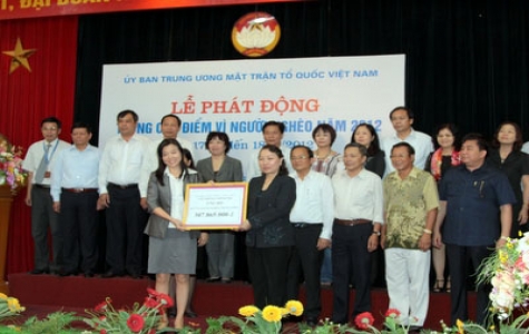 Phát động "Tháng cao điểm vì người nghèo" 2012