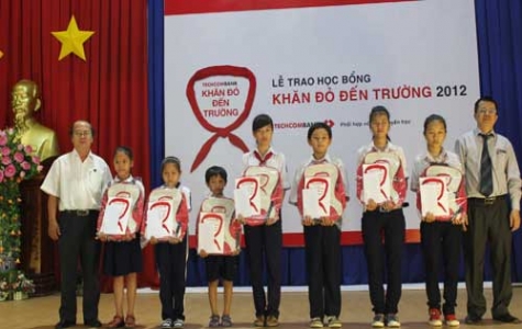 Hội khuyến học tỉnh: Trao 50 suất học bổng cho học sinh nghèo hiếu học