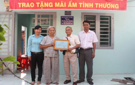 Một Mạnh Thường Quân tặng nhà tình thương cho hộ nghèo