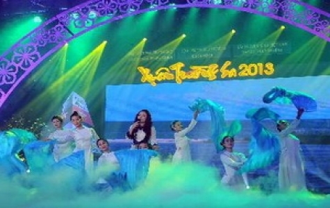 Giao lưu nghệ thuật “Xuân Trường Sa” năm 2013