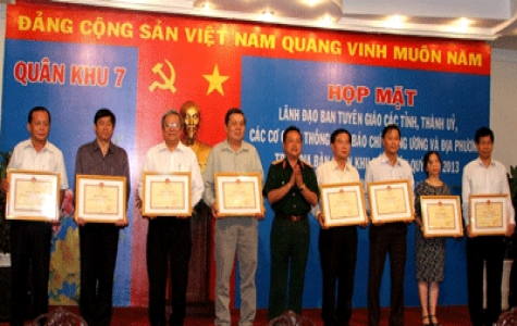 Bộ Tư lệnh Quân khu 7: Họp mặt lãnh đạo Ban Tuyên giáo các tỉnh, thành ủy và các cơ quan thông tấn, báo chí đầu xuân Quý Tỵ