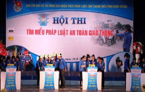 Hội thi tìm hiểu pháp luật ATGT 2013: Công ty Cổ phần Cao su Phước Hòa đoạt giải nhất toàn đoàn