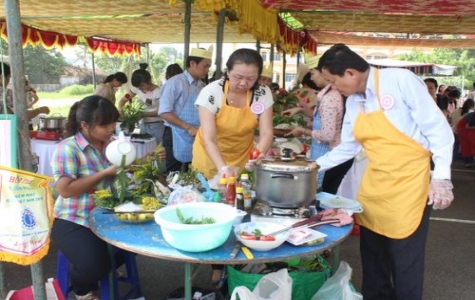 Công đoàn ngành y tế tổ chức hội thi nấu ăn, cắm hoa