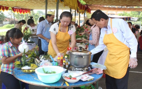 Công đoàn ngành y tế: Tổ chức hội thi nấu ăn, cắm hoa