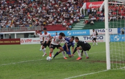 Kết quả vòng 15 V-League 2013: Thắng ĐTLA 5-2, B.BD mở toang cánh cửa trụ hạng