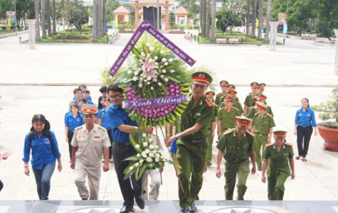 Thanh niên về nguồn nhân Ngày Thương binh - Liệt sỹ