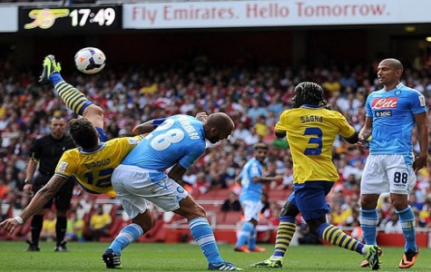 Arsenal chật vật thoát thua trận mở màn Emirates Cup