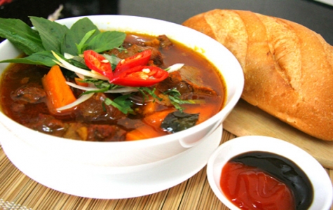 Hủ tiếu, bánh mì bò kho