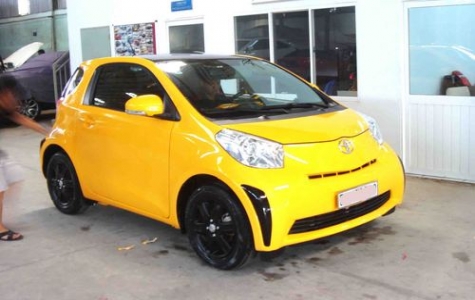 Toyota iQ cách điệu với màu vàng Lamborghini tại Sài Gòn